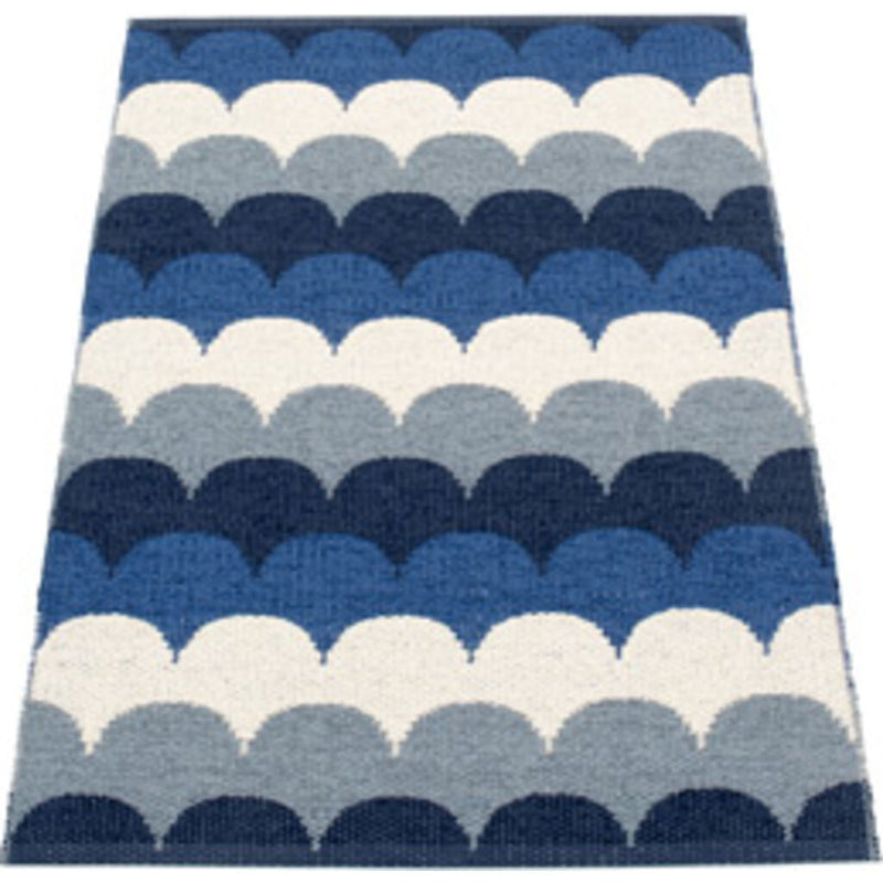 Pappelina Koi Woven Plastic Washable Rug With Double Folded Hemmed Edge